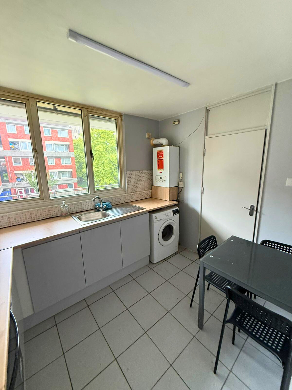 Single Room Available – E14 0AP